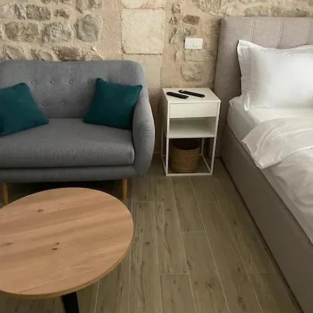 Cloe Apartment
